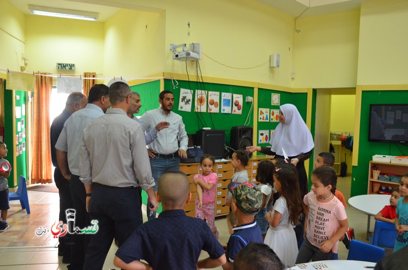 كفرقاسم- فيديو: نواب وأعضاء المجلس البلدي يشاركون الطلاب افتتاح عامهم الدراسي  باجواء بهيجة .